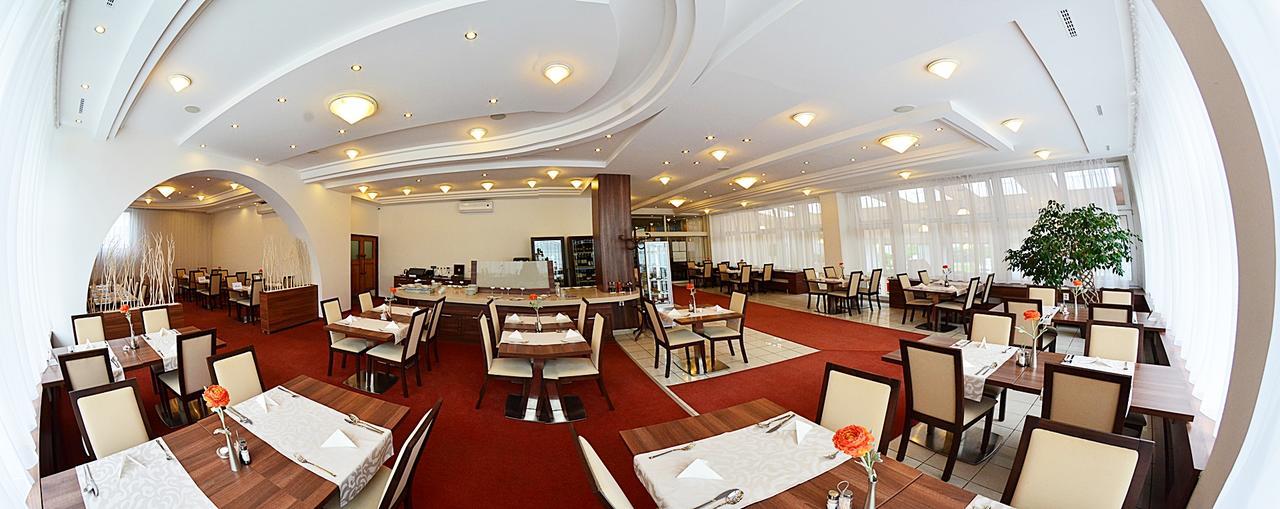 Alexandra Sport Hotel Puchov Exterior photo